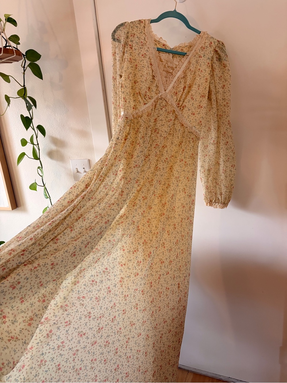 Vintage 1970’s Yellow Floral Maxi Dress with Lace Trim - Picture 3 of 8